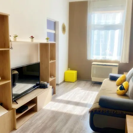Pihi-lak Apartman Apartment *
