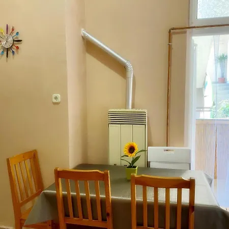 Pihi-lak Apartman Apartment *