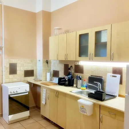 Pihi-lak Apartman Apartment